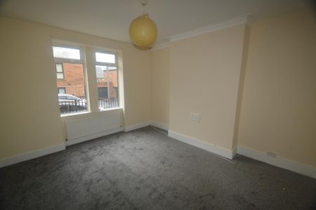2 bedroom ground floor flat to rent - Photo 2