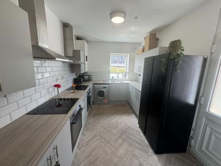 1 bedroom in a house share to rent - Photo 4