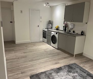 Studio Flat, Mountfield Road, N3 - Photo 4