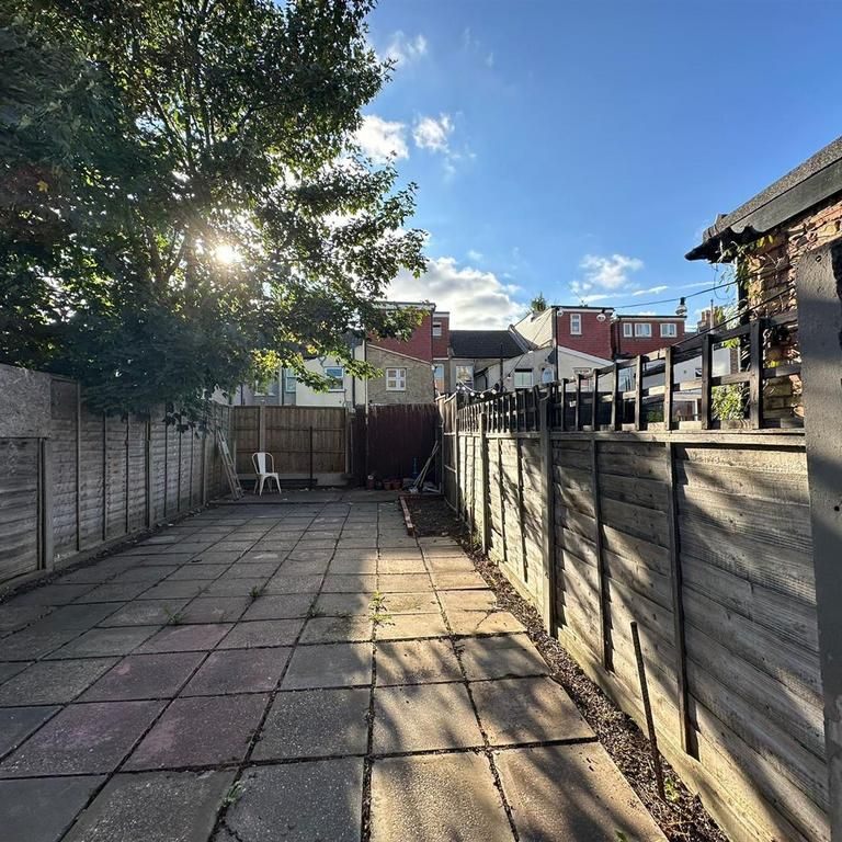 2 bedroom terraced house to rent - Photo 1