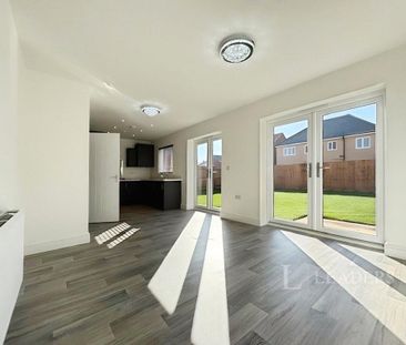 4 bedroom detached house to rent - Photo 2