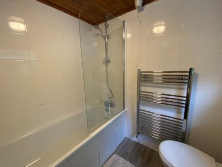 4 bedroom semi-detached house to rent - Photo 4