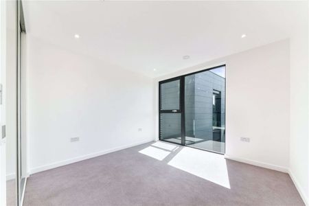 Superb one bedroom apartment with a private balcony. - Photo 3