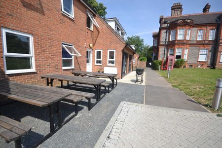 Price £4,200 pcm - Available 01/07/2025 - Furnished - Photo 4