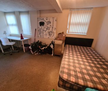 4 Bed - 7 Beechwood Walk, Burley, Leeds - LS4 2LZ - Student - Photo 6