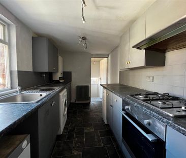 3 bedroom flat to rent - Photo 3