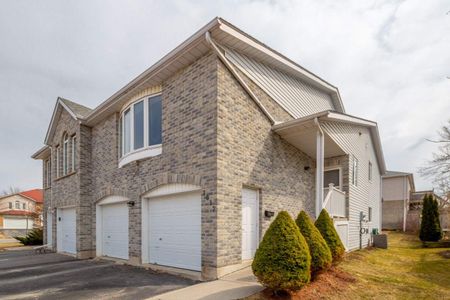 1017 Waterbury Cres - Lower Unit - ALL INCLUSIVE 1 bed, 1 bath - Photo 4