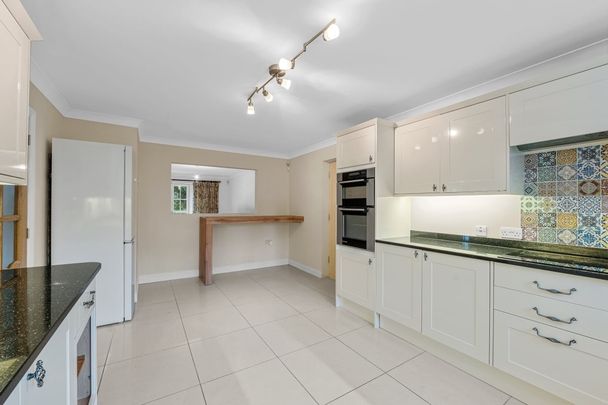 4 bedroom detached house to rent - Photo 1