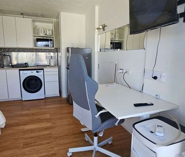 Fully Furnished Chic Studio overlooking the Broadwater Southport - Photo 5