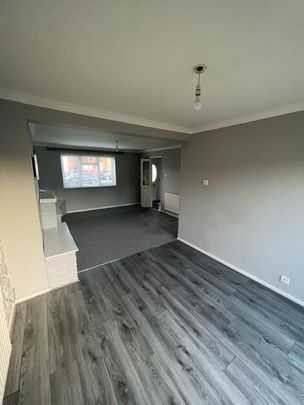 3 bedroom flat to rent - Photo 1