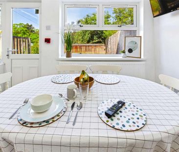 6 bedroom house of multiple occupation to rent - Photo 3