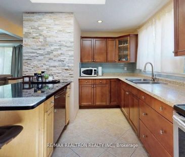 For Lease - 62 Lindsay Avenue, Newmarket, Ontario - Photo 2