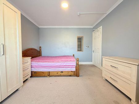 1 bedroom in a house share to rent - Photo 4