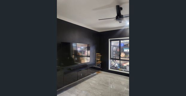 Taigum-Large family home- 5 bedrooms with 2x master bedrooms with ensuite- - Photo 1