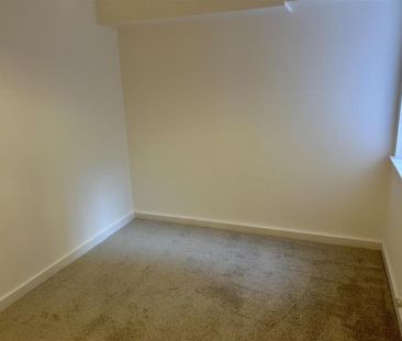 2 bedroom penthouse to rent - Photo 3