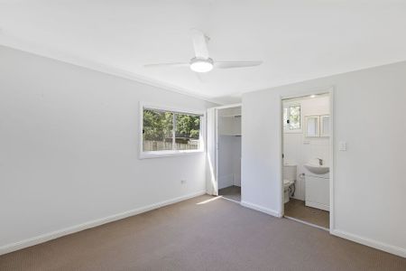 Gorgeous two bedroom flat - walking distance to the beach - Photo 4