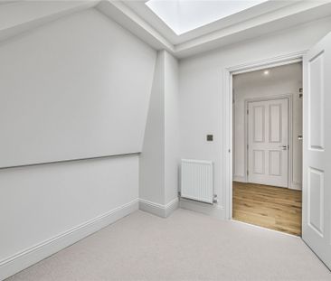 Allfarthing Lane, London, SW18 - Photo 1