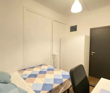 Room for rent in 8-bedroom apartment in Gran Vía, Madrid - Photo 2