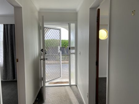 Central Hutt - Photo 3