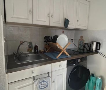 AIX EN PROVENCE, Location T2, Quartier La Beauvalle - Photo 2