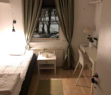 Åkeredsvägen, Västra Frölunda - Photo 3