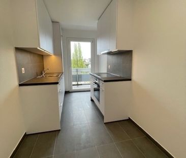 Appartement entièrement rénové de 3.5 pièces au 5ème étage, avec ba... - Photo 2