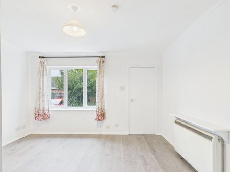 Camilla Close, Sunbury-On-Thames, Middlesex,TW16 - Photo 2