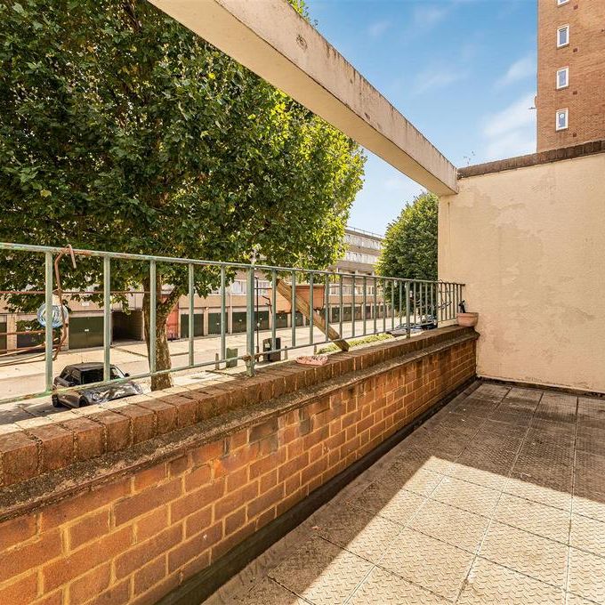 3 bedroom flat to rent - Photo 1
