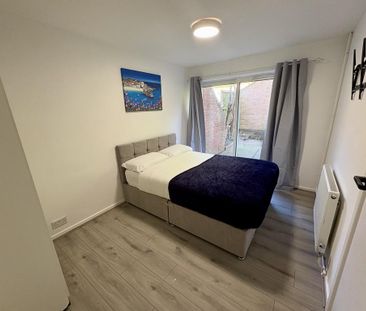 1 bedroom in a house share to rent - Photo 2