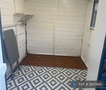 1 bedroom in a house share to rent - Photo 6