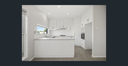 Oversized Living, Unbeatable Location! - Photo 5