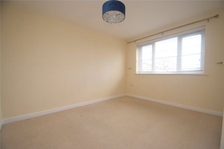 3 bed terraced house to rent in Eastway, Scarborough, YO11 - Photo 3