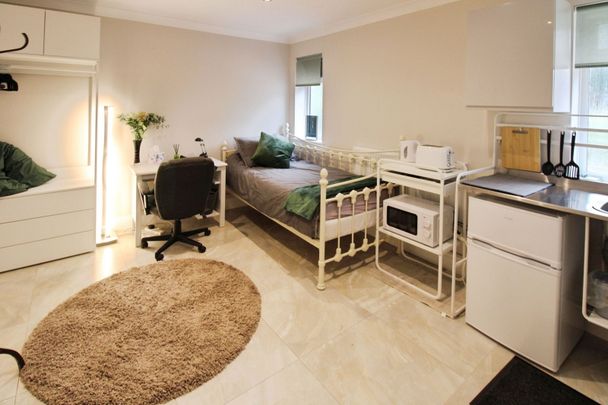 Blythwood Road, Pinner, HA5 3QB - Photo 1