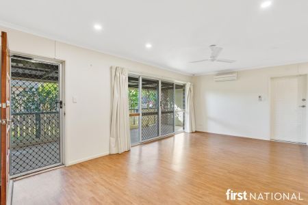 MODERN THREE BEDROOM HOME IN MANLY WEST - Photo 2
