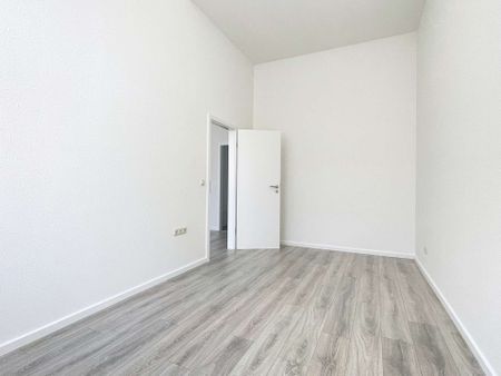 Stilvoll modernisierte 2-Raum-Wohnung mit Aufzug & optionaler Einbauküche in Auerbach - Photo 2