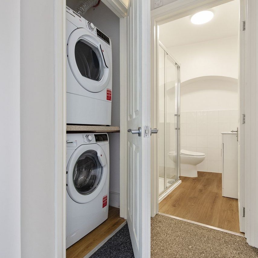 Streatham High Road, London, SW16 - Photo 1