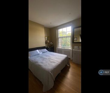 3 bedroom flat to rent - Photo 3
