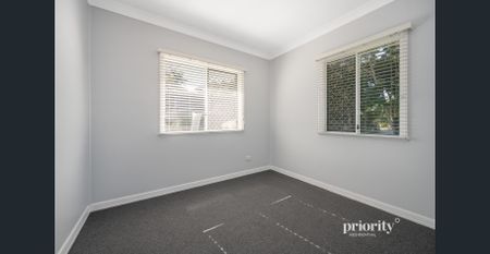 Freshly renovated residence on a private 1,287m2 battle-axe block - Photo 3