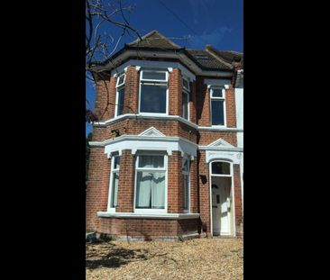 Room in a Shared House, Atherley Road, SO15 - Photo 5