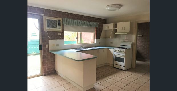 Spacious 2 Bedroom Unit - Photo 1