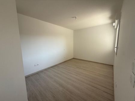 location Appartement T2 DE 46.9m² À CASTELGINEST - Photo 5