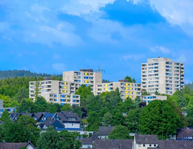 Ab sofort frei! Gut geschnittene 3-Zimmer-Wohnung mit Balkon in Kreuztal - Photo 1