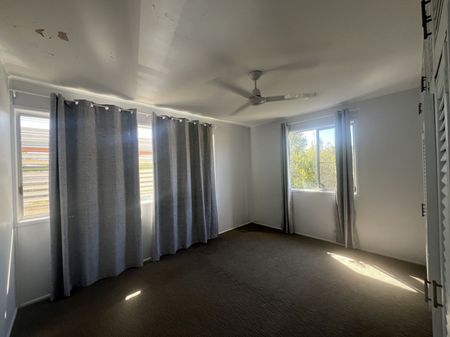 Room for Everyone- Spacious Two-Story Family Home - Photo 3