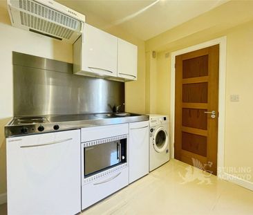 Garden Close, Addlestone, Surrey, KT15 2PT - Photo 2