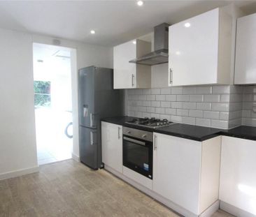 Terraced house to rent - Photo 5