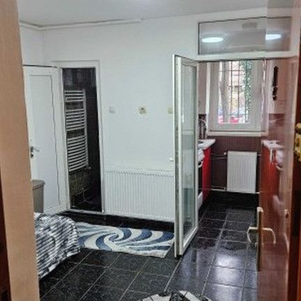 Calea calarasi muncii garsoniera micuta - Fotografie 1