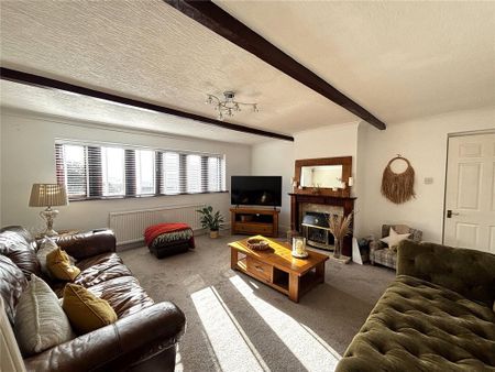 3 bedroom semi-detached house to rent - Photo 2