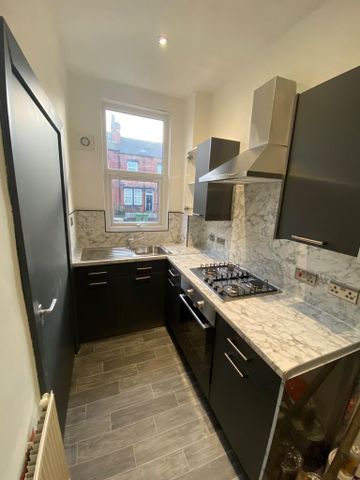 3 bedroom terraced house to rent - Photo 2