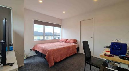 Near-New: Modern Family Living with a View - Photo 5