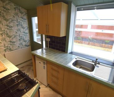 2 bedroom semi-detached bungalow to rent - Photo 4